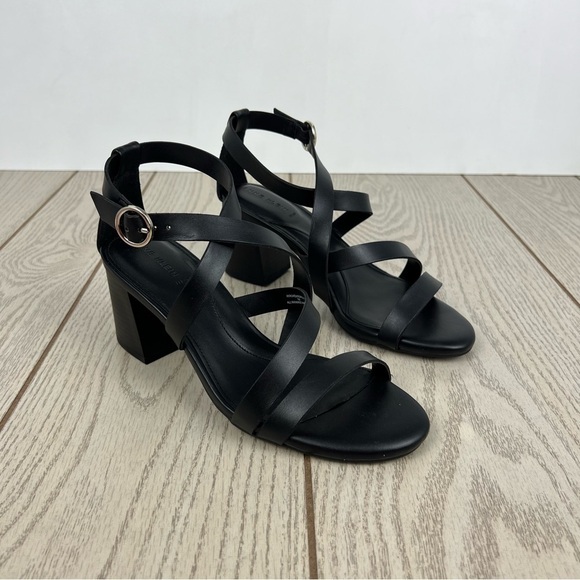 Anne Klein Women's Rowen Faux Leather Buckle Strappy Sandals 7M Black $85 - Picture 1 of 5